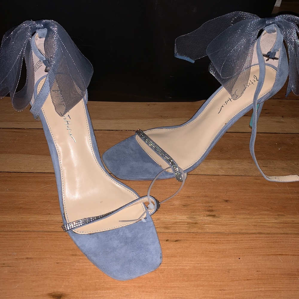 NEW Betsey Johnson Bow Heels
